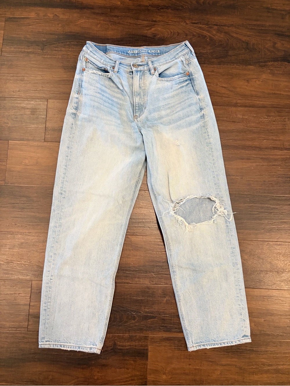 American Eagle 90s Boyfriend Jeans Light Wash Distressed Ripped 8